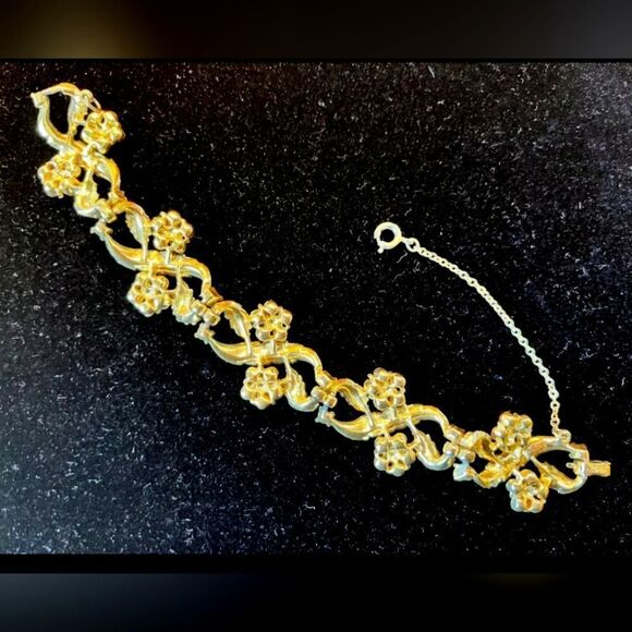 Vintage "Coro" Gold Tone & Amber Rhinestone Flower & Leaf Bracelet, Signed - Picture 2 of 2